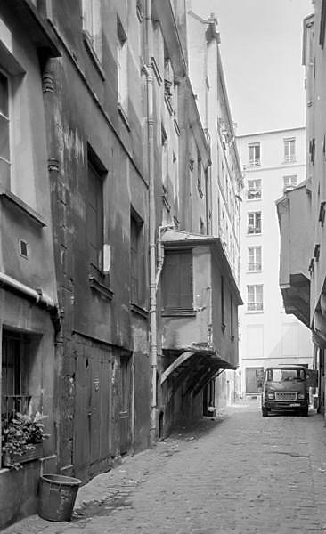 Paris (C) Peter Marshall, 1984